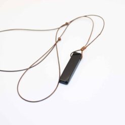 Collier en obsidienne à plat