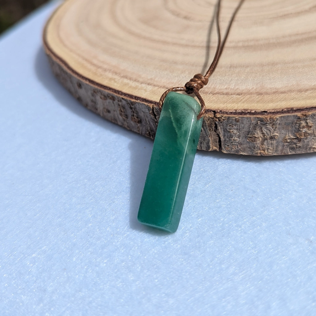 Collier en Aventurine brute – Eclat naturel et énergie positive