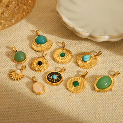 Pendentif femme en Amazonite – Bijou doré à l'or fin – Élégant et raffiné – Image 3
