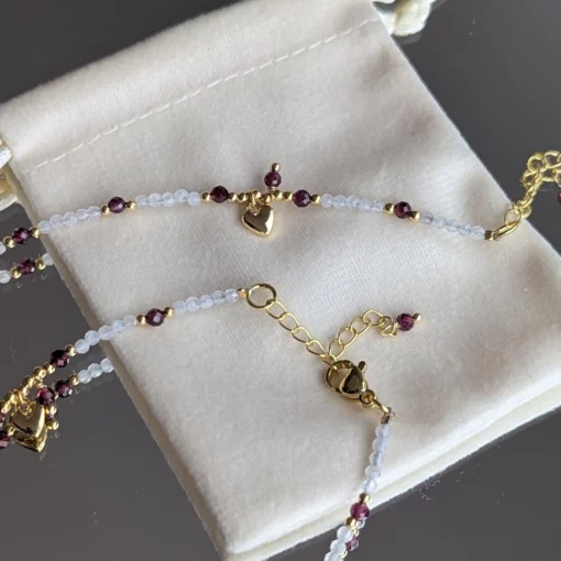 bracelet pierre de lune et grenat sur pochon