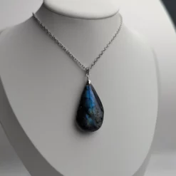 collier en labradorite brute