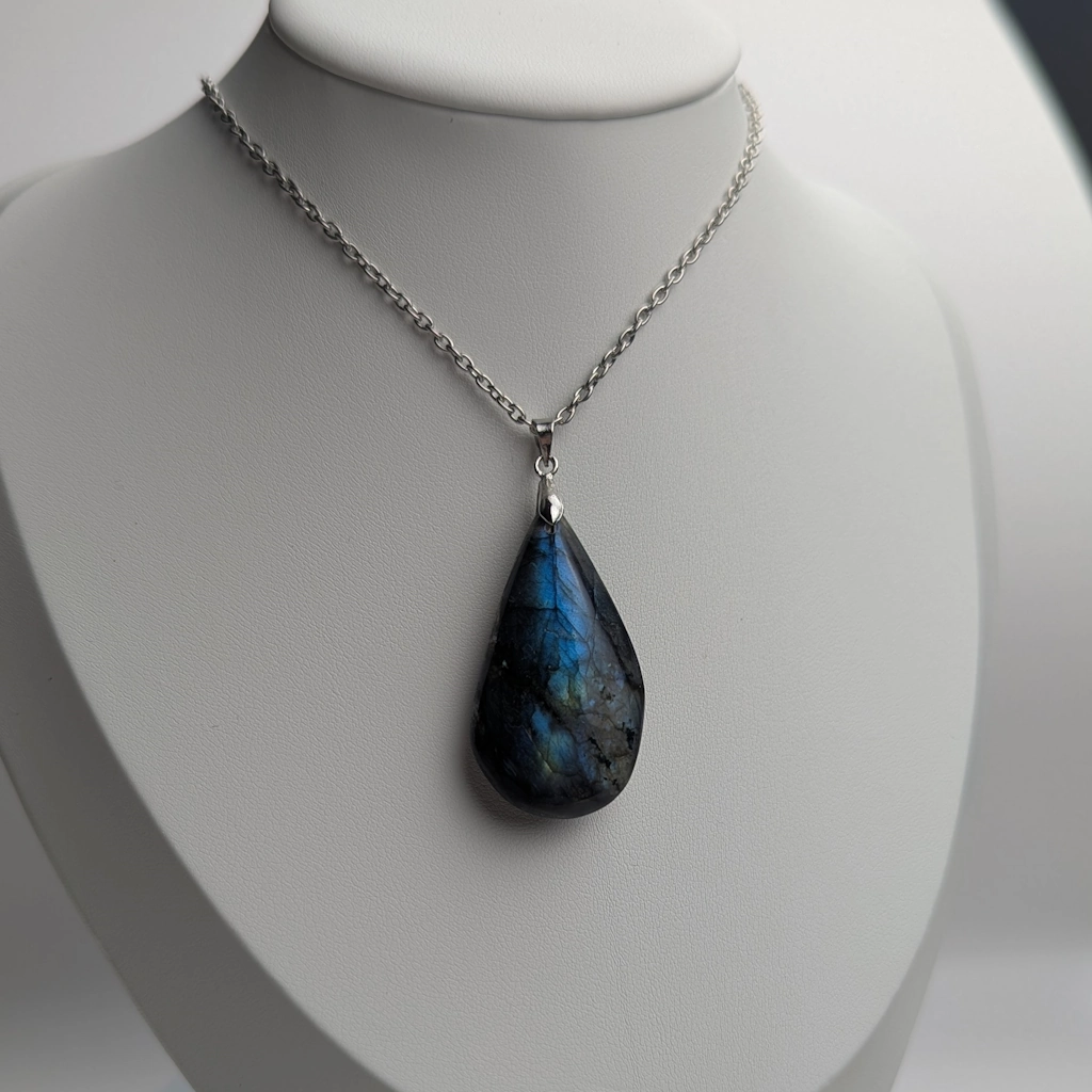 collier en labradorite brute