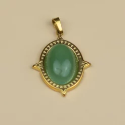 Alternative view of Splendide pendentif en aventurine verte naturelle