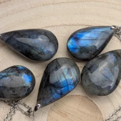 colliers en labradorite brute