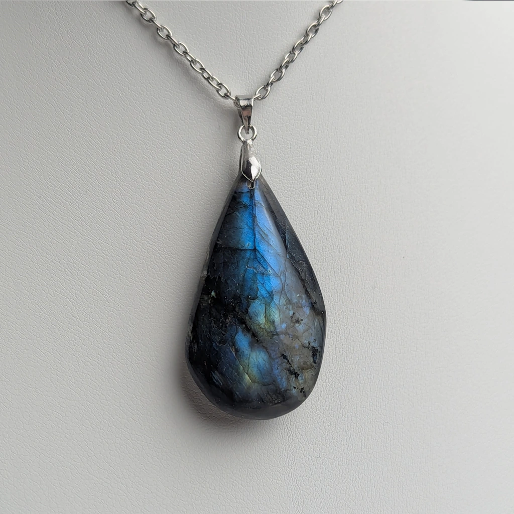 collier en labradorite brute